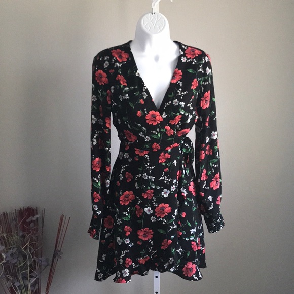 Lush Dresses & Skirts - NWT! 🌺Flirty Lush floral wrap dress